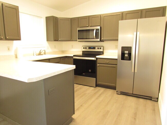 Building Photo - 560 Huntington Point Ln