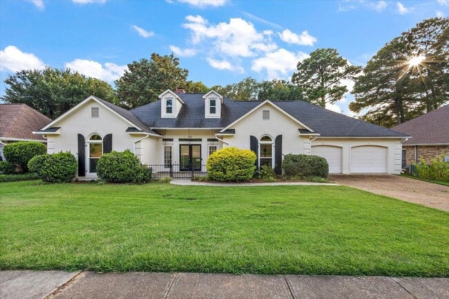 Building Photo - 423 Woodlands Cir