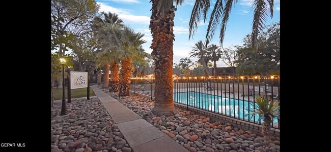 Building Photo - 350 Thunderbird Dr