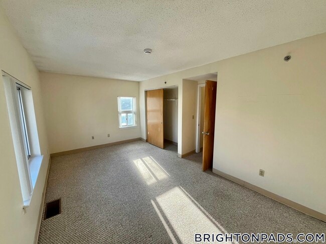 Building Photo - 150 N Beacon St