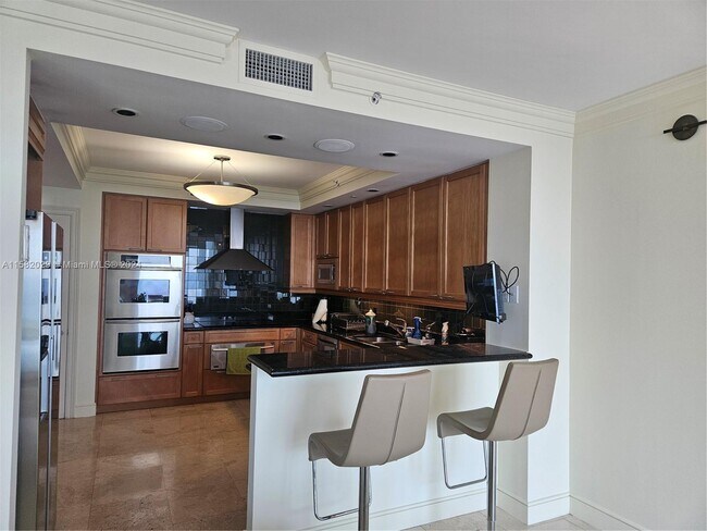 Building Photo - 20201 E Country Club Dr