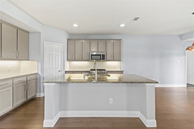 Building Photo - 4424 Overbrook Dr