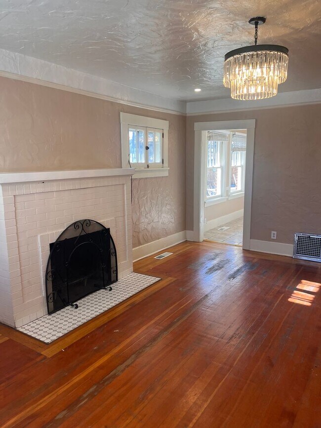 Foto del edificio - Charming four-bedroom home one block from UNR