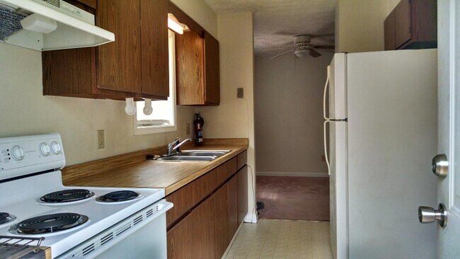 Foto del edificio - 522 Charles Reed Rd