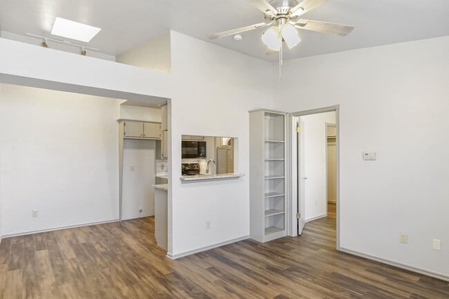 Building Photo - 1000 Rambling Oaks Dr