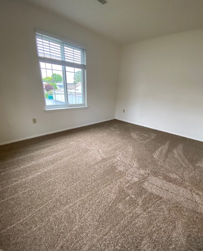 bedroom - Windsor Gardens Apartments