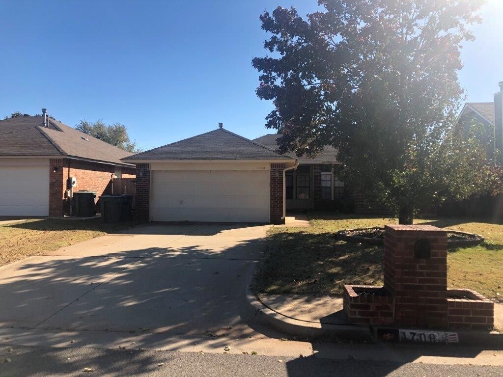 Storm Shelter! 3 bed 2 bath 2 car garage h... - Storm Shelter! 3 bed 2 bath 2 car garage h...