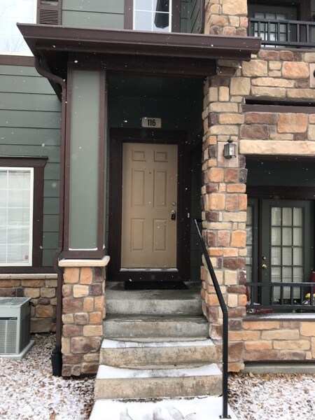 Foto del edificio - Beautiful 2BD/2BA Luxury Town Home! AVAIL 8/14