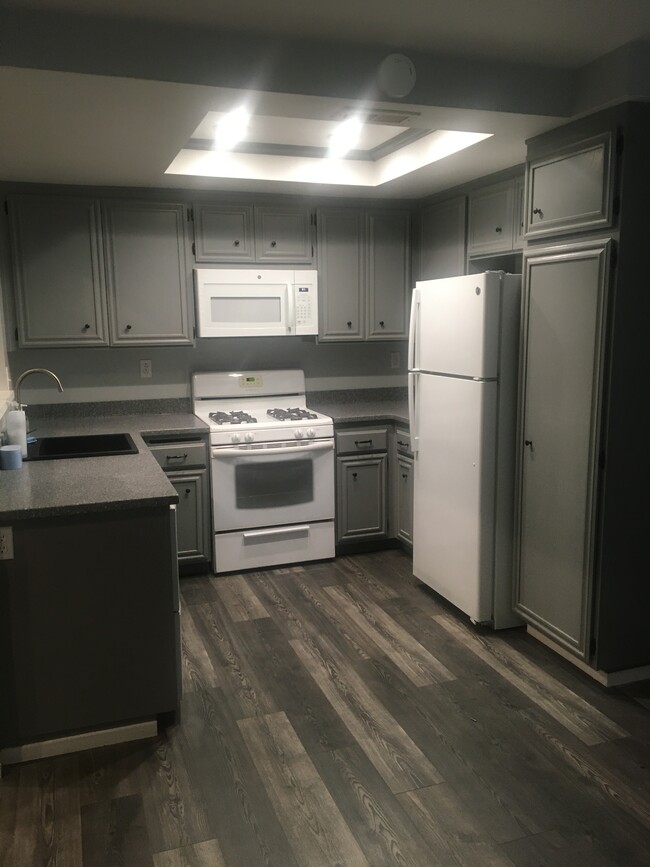 Kitchen - 16081 Sherlock Ln