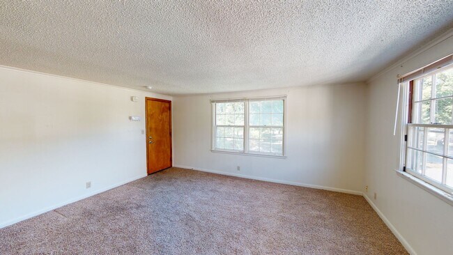 Building Photo - 1 Bedroom Apartment Available August 1st, ...