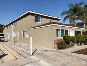 Building Photo - 553 E Hyde Park Pl