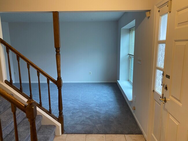 Building Photo - 24 Pond View Dr