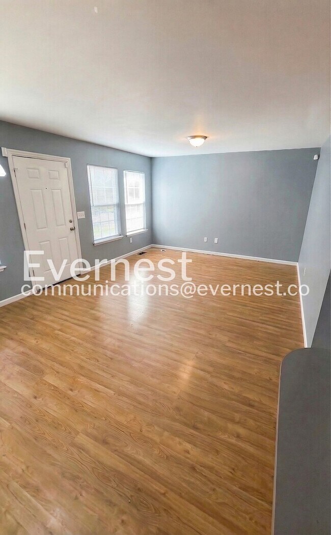 Foto del edificio - 2167 Edmund Ave