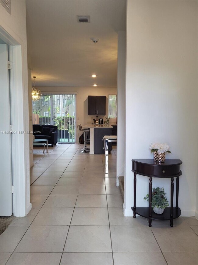 Foto del edificio - 1015 SE 24th Terrace