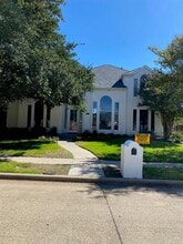 Building Photo - 4008 Naples Dr