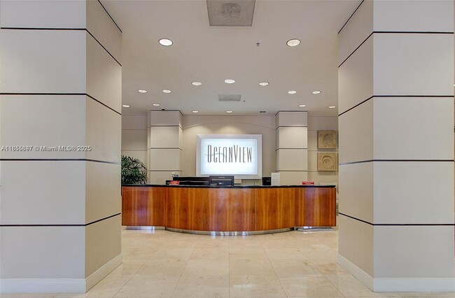 Foto del edificio - 19380 Collins Ave