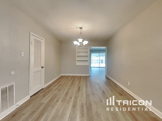 Building Photo - 1565 Palm Pl