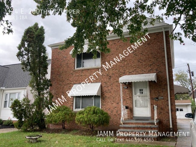 Building Photo - 2-Bedroom Brick Upper Unit in Euclid!