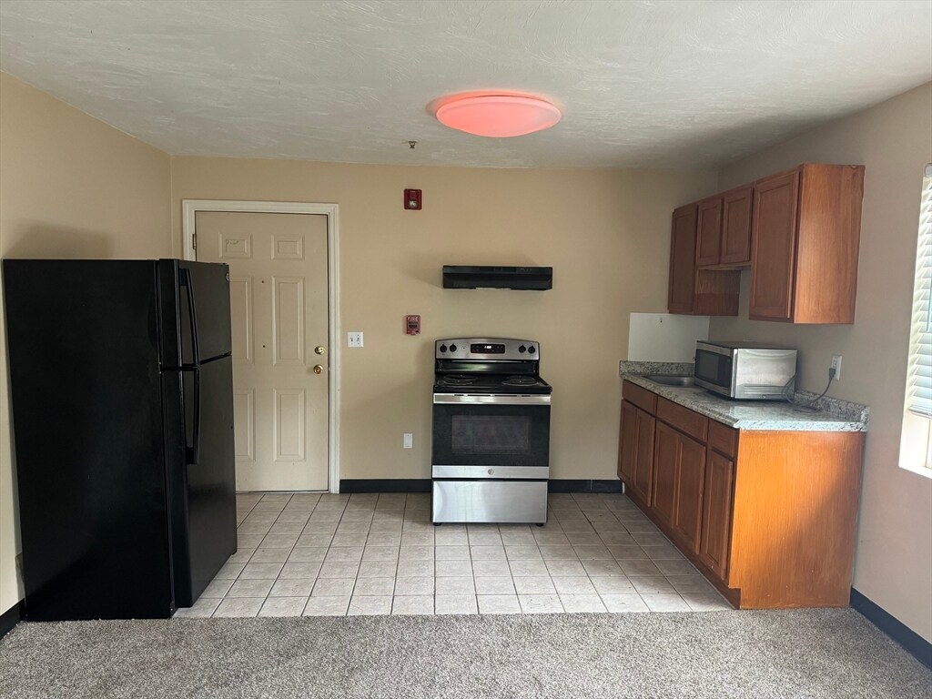 65 Crocker St Unit 1, Mansfield, MA 02048 Room for Rent in Mansfield