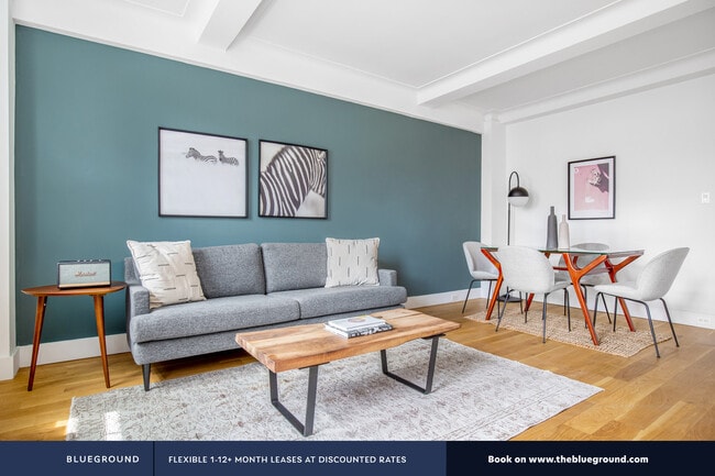 Building Photo - 25 E 67th St