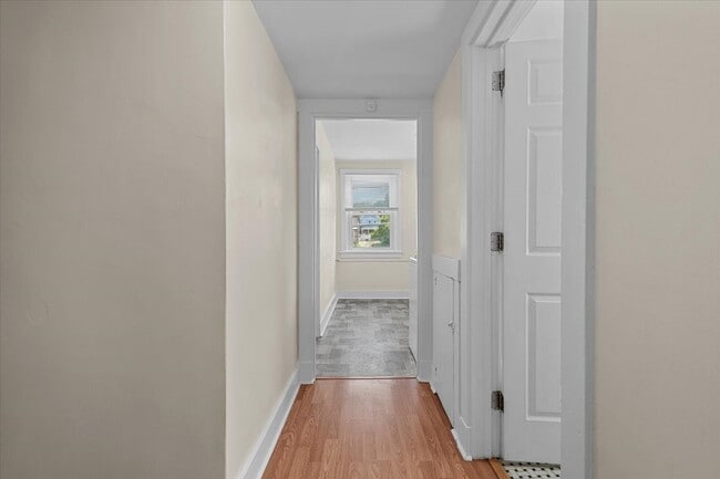 Building Photo - 915 Chartiers Ave