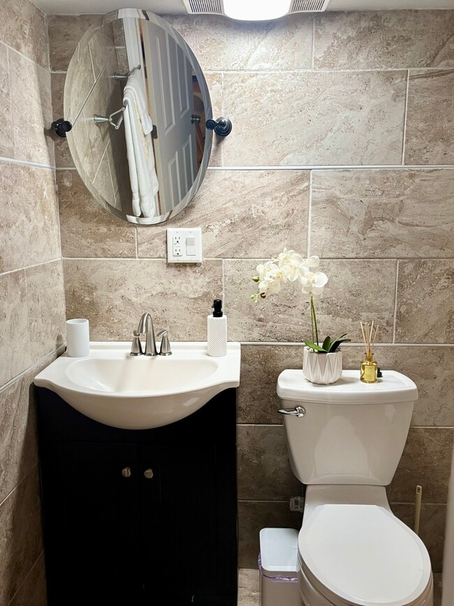 Foto del edificio - 256 Aqueduct Rd