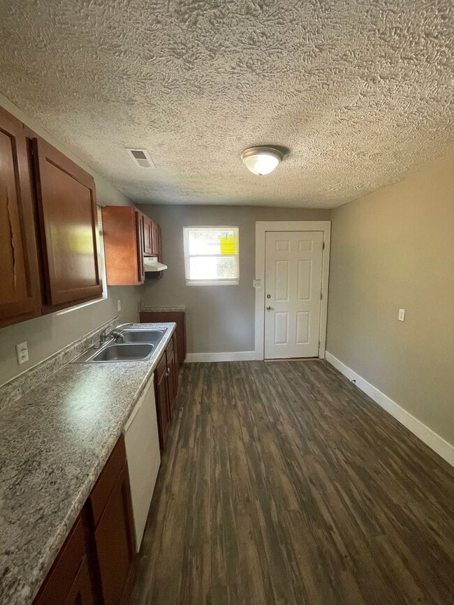 Building Photo - 324 Maeder Ave