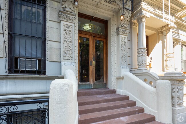 Foto del edificio - 157 W 80th St