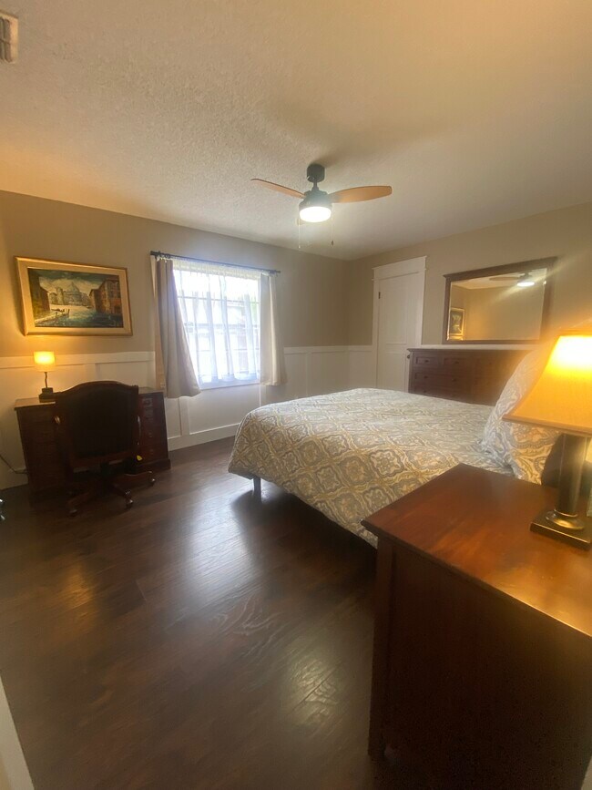 Foto del edificio - 648 Glenview Dr
