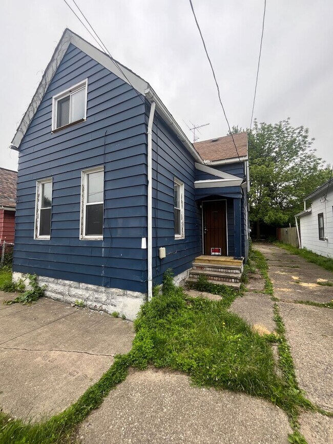 Foto del edificio - Section 8 Accepted! Spacious Newly Renovat...