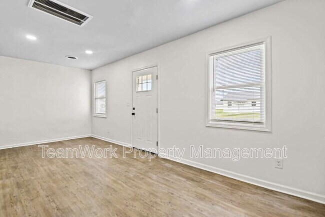 Foto del edificio - 3011 Terry Dr