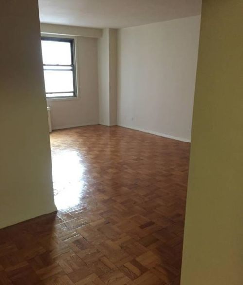 Building Photo - 350 W 52nd St