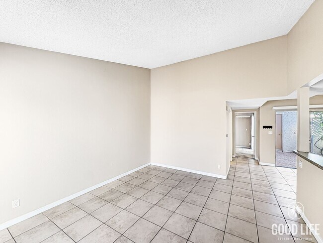 Foto del edificio - Great 2B/2BA Townhome in Escondido w/ AC, ...