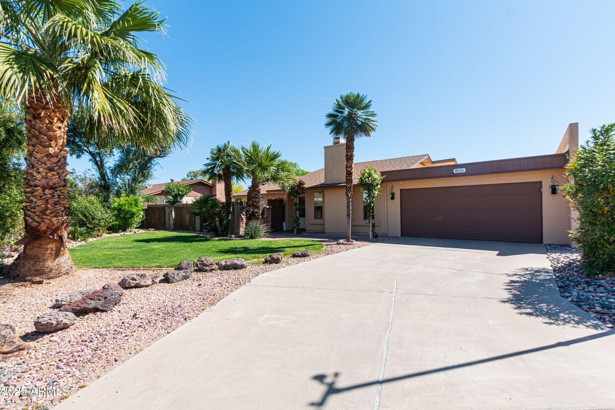 Foto principal - 8616 E Diamond St
