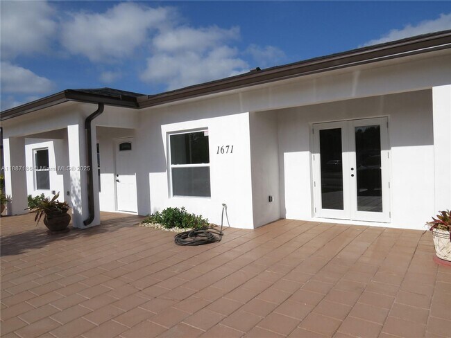 Foto del edificio - 1671 SW 44th Terrace