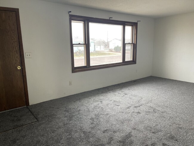 Building Photo - 510 5th St
