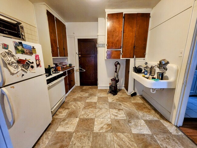 Foto del edificio - 1013 E Center St