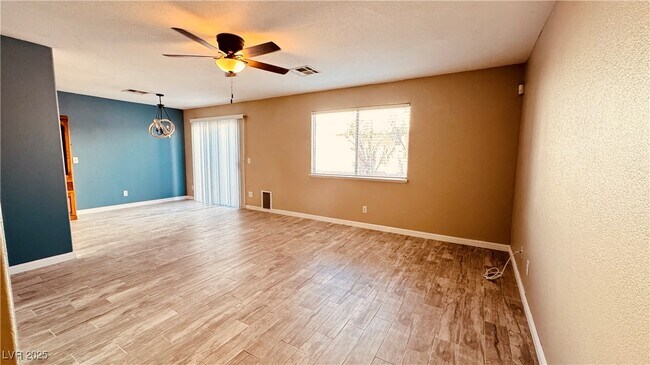 Building Photo - 722 Peregrine Falcon St