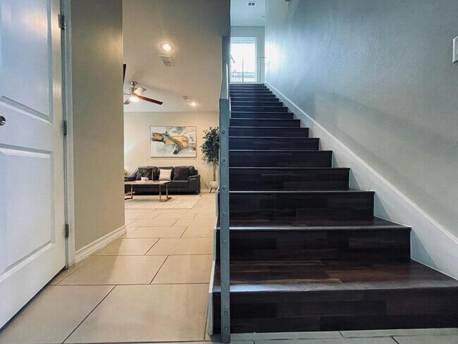 Building Photo - 7948 Elka Lp