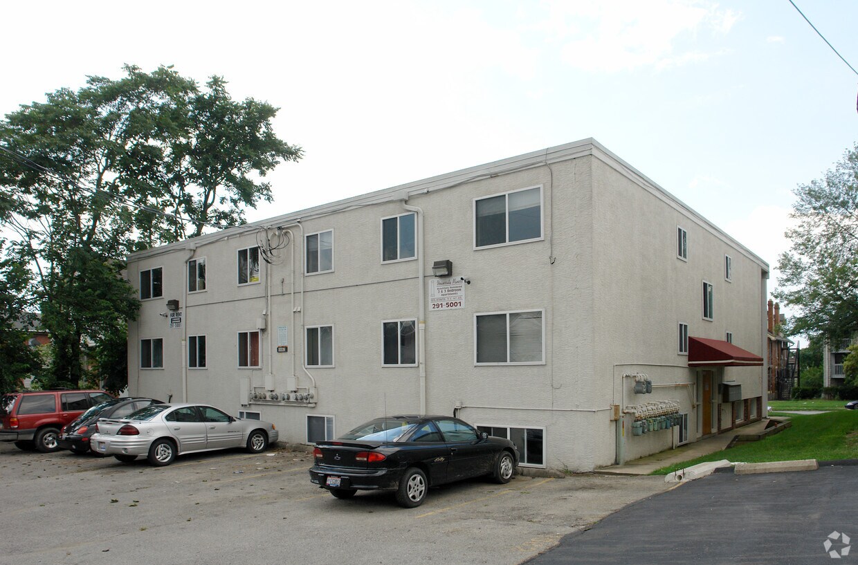 Building Photo - 1662-1666 Summit St