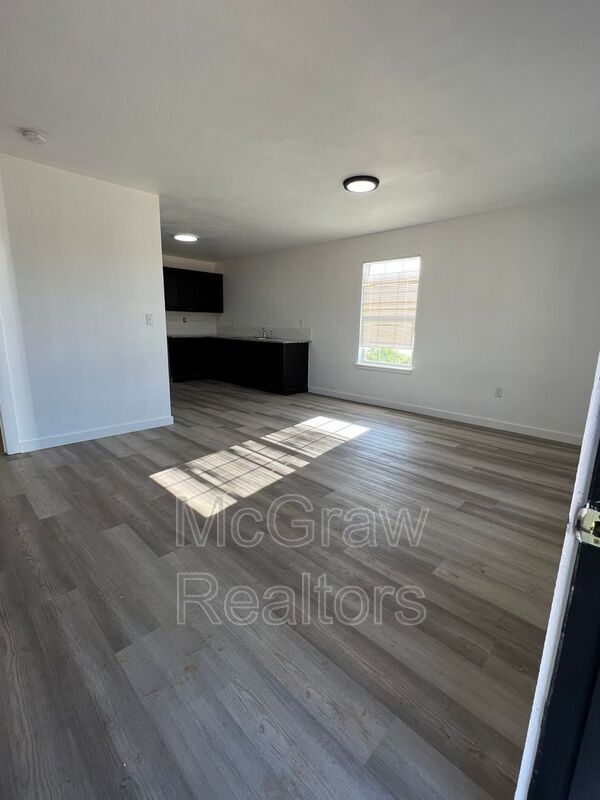 Building Photo - 15436 County Rd 1508