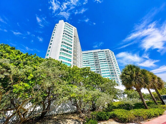 Foto del edificio - 7135 Collins Ave