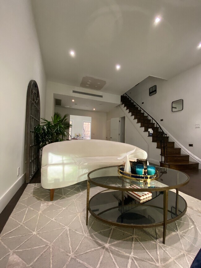 Foto del edificio - 334 E 69th St