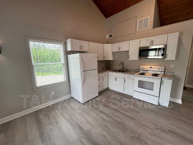 Photo - 1115 E North St House