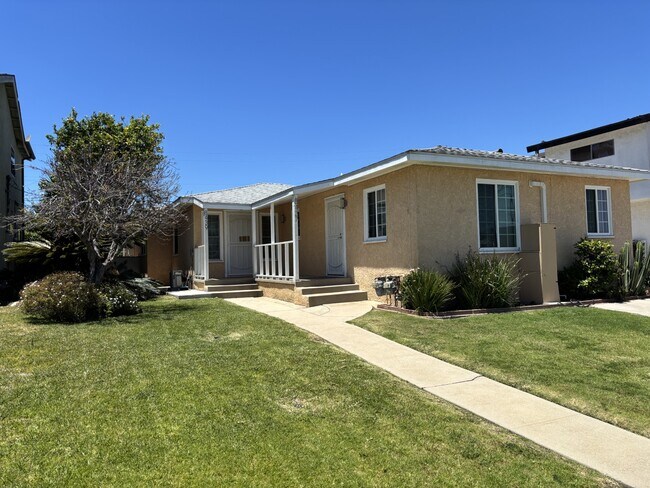Building Photo - 8437 Lilienthal Ave