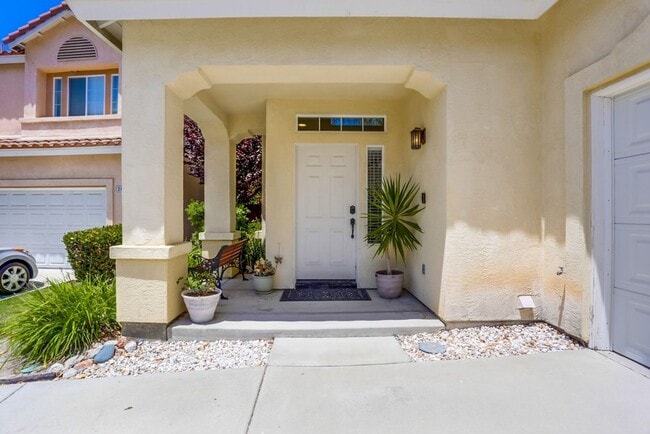 Building Photo - 3 Bedroom Home in Cul De Sac Available Now...