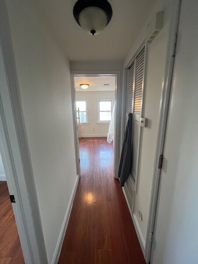 Foto del edificio - 245 Littleton Ave