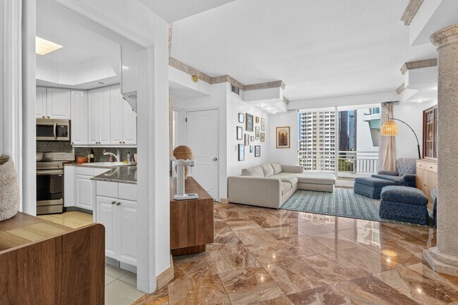 Building Photo - 888 Brickell Key Dr