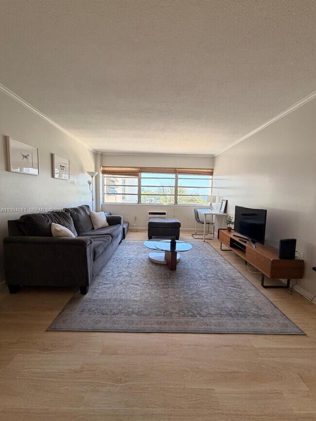 Foto del edificio - 220 Kings Point Dr