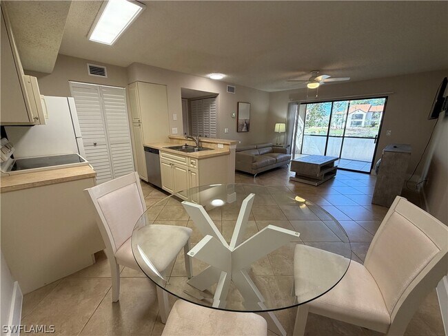 Foto del edificio - 2094 Arbour Walk Cir